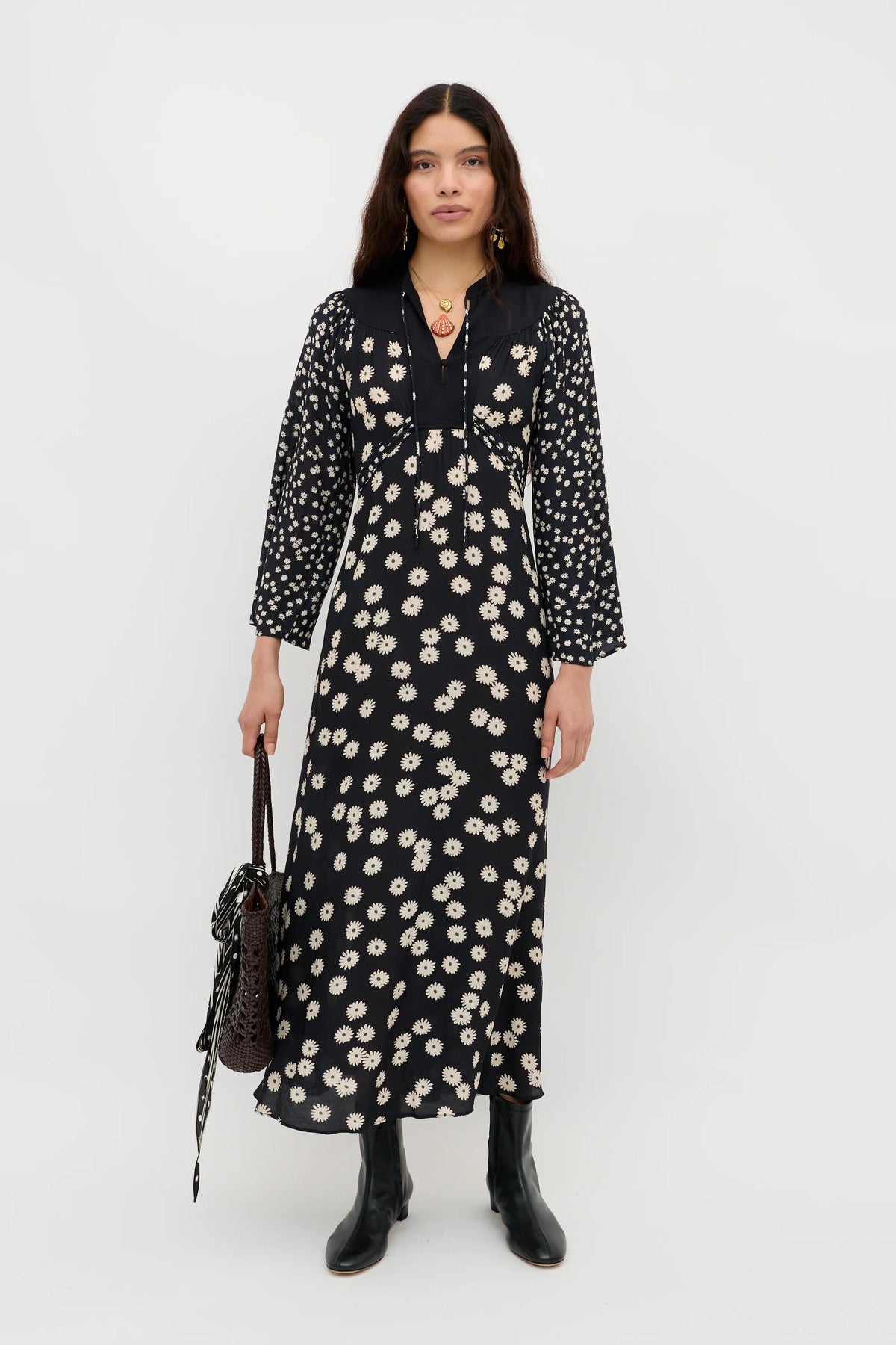 Anela - Daisy Mix Black